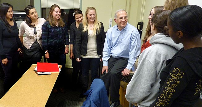 The Political Communication program brings in guest experts like pollster Geoff Garin to speak to classes.