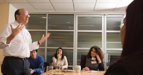 Alum Michael Kempner talks about the power of social networking sites for viral marketing when SOC students visit MWW Group during the school's seventh annual site visit to New York.