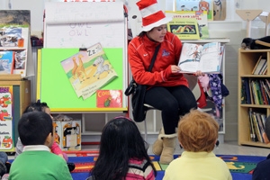AU Student-Athlete in Dr. Suess hat reading to children