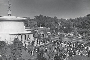 Black and white photo of crowds attending 1965's dedication of the Kay Spiritual Life Center.