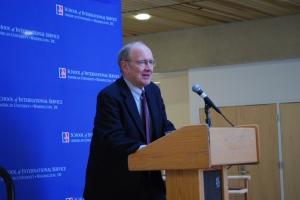 Historian John Lewis Gaddis discusses his latest book in the SIS Atrium.