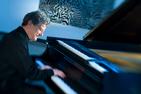 Jerzy Sapieyevski performing on piano