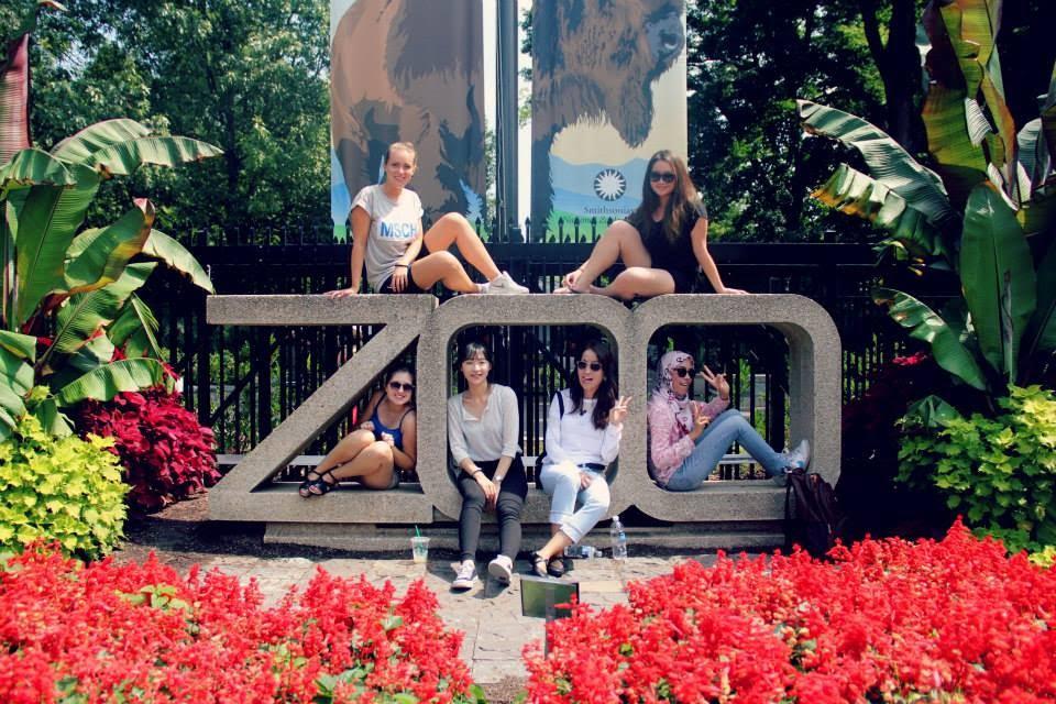 Students visiting the National Zoo