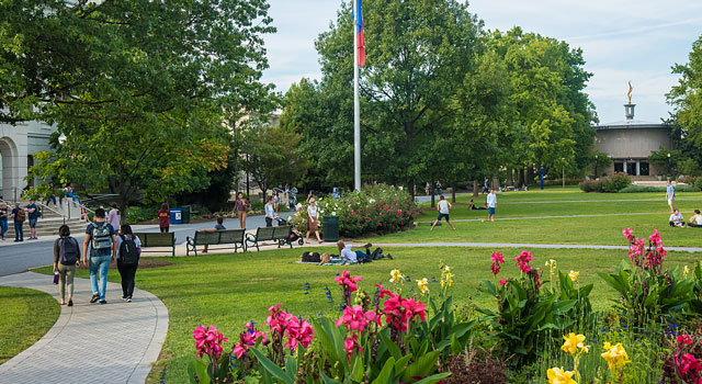 Students on the AU quad