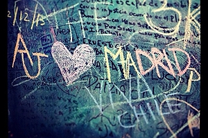 Chalk drawing that says AU luvs Madrid