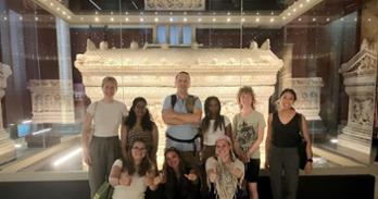 Student tour in the Istanbul Archeology museum.