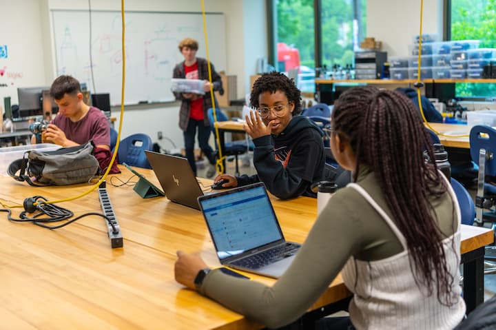 Students at work in DaBL.
