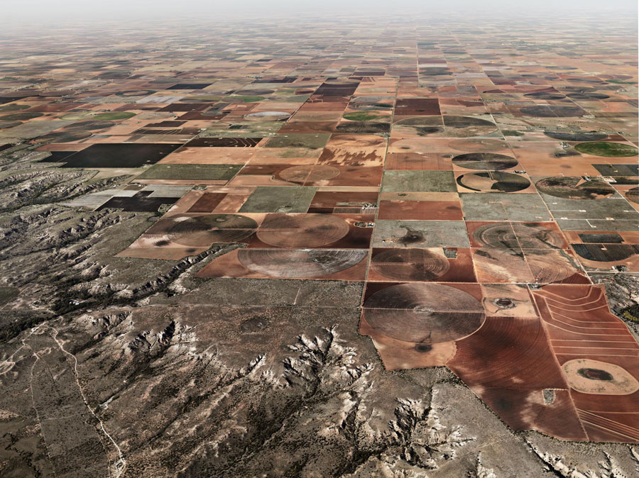 Edward Burtynsky, Pivot Irrigation #11, High Plains, Texas Panhandle, USA, 2011