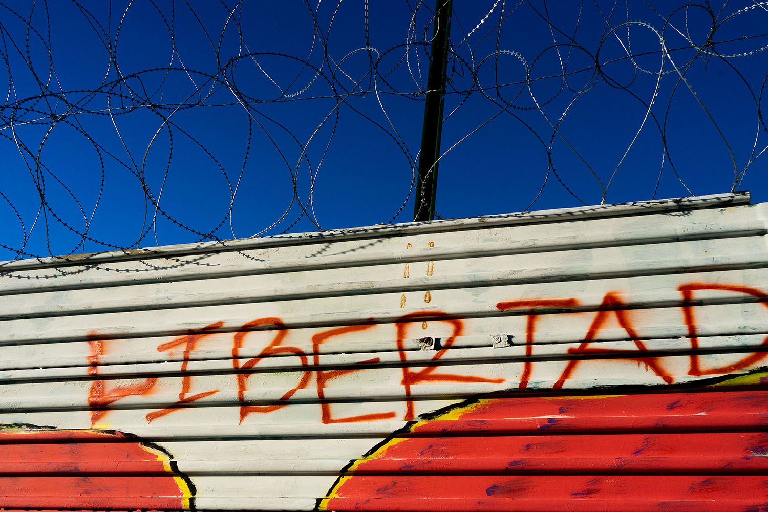 Border wall with graffitied text "libertad"