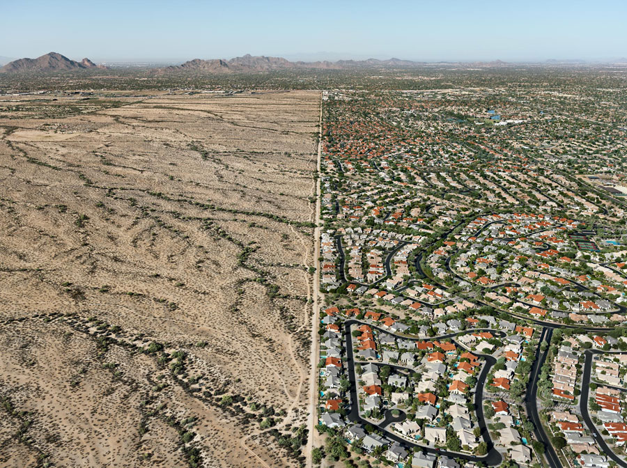 Edward Burtynsky, Salt River Pima-Maricopa Indian Reservation / Scottsdale, Arizona, USA, 2010