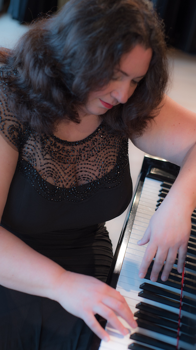 Yuliya Gorenman playing the piano
