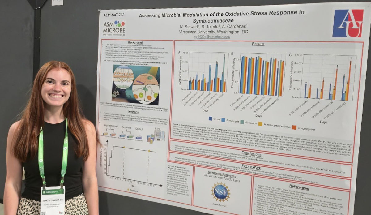 Nikki Stewart presenting at the American Society for Microbiology conference. 