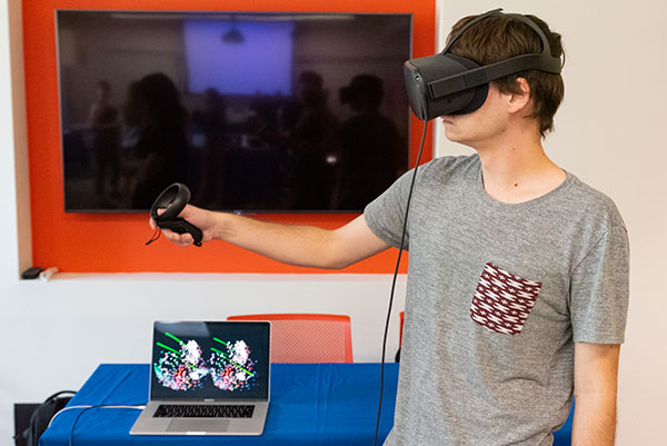 A student uses a VR headset