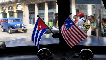 Flags of US and Cuba