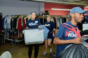 AU students volunteering