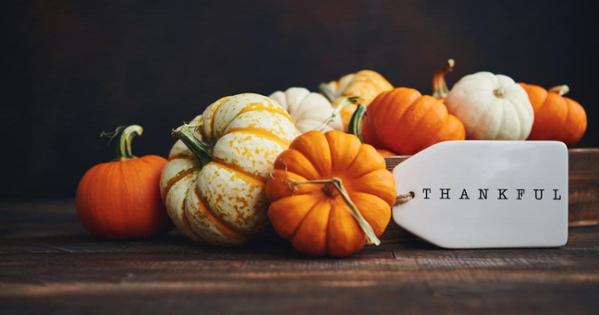 pumpkins with a sign that says "thankful"