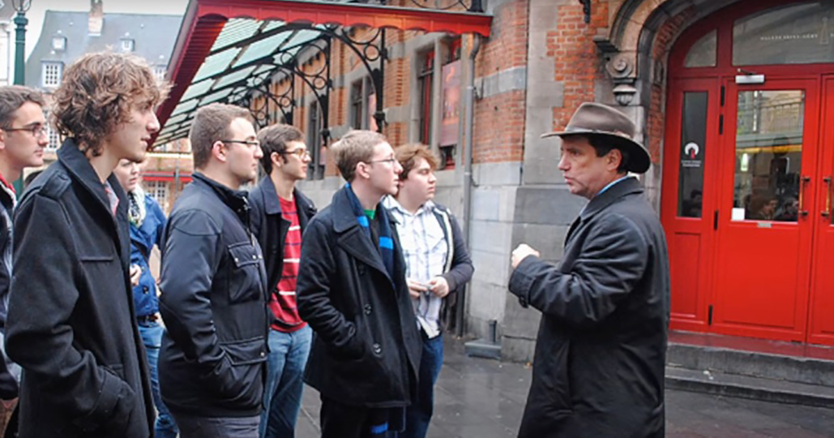 AU Brussels director Jerome Sheridan leads a tour of students.