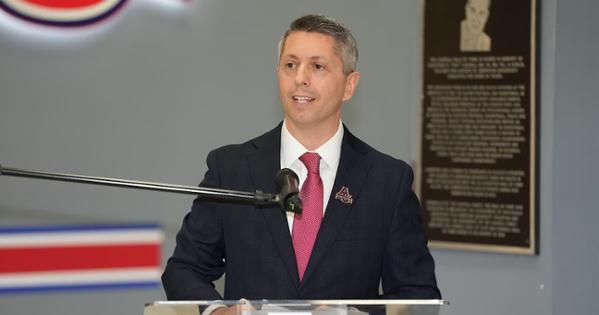 JM Caparro speaks to the crowd during his introductory press conference April 15. Photo courtesy of AU Athletics.