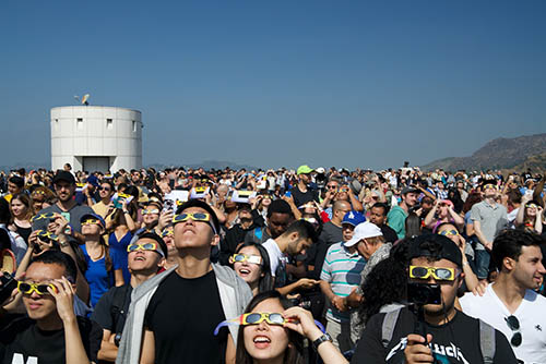 Crowd watches eclipse at Griffith Observatory Crowd watches eclipse at Griffith Observatory