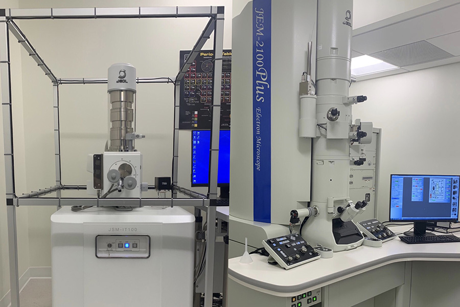 AU’s new Scanning Electron Microscope (left) and Transmission Electron Microscope.